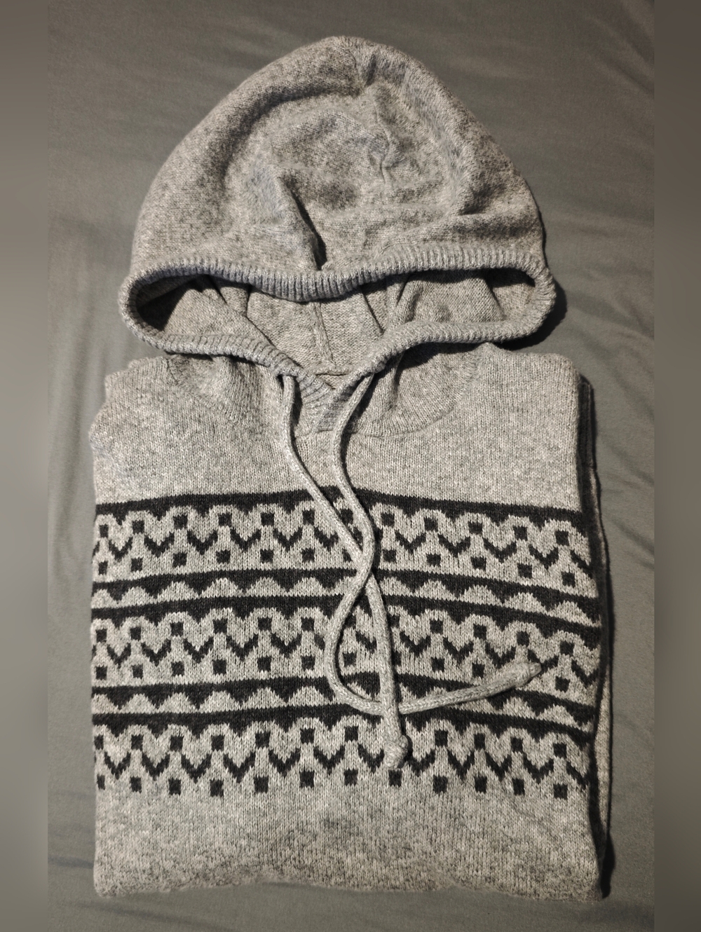Hollister Men’s Fair Isle Pattern Long Sleeve Knit Hoodie Sweater Gray Size XL